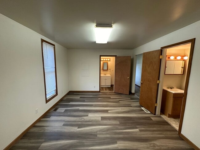 Building Photo - nbr214