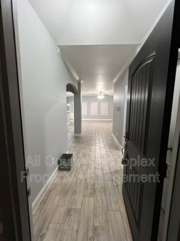 Foto del edificio - 4006 Whitetail Ln