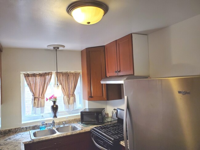 Foto del edificio - 6116 N Damen Ave