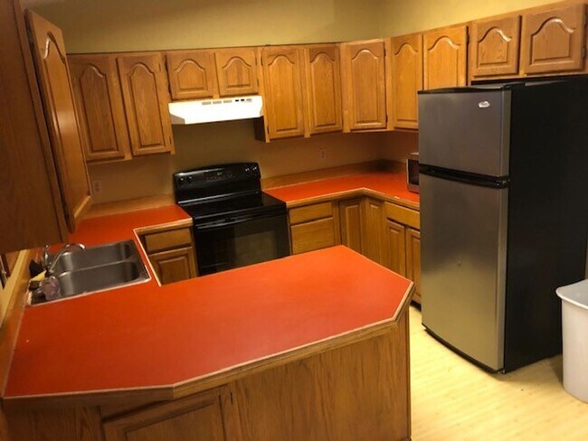 Foto del edificio - 2 Bedroom Apartment Near MSU! Small Dogs W...