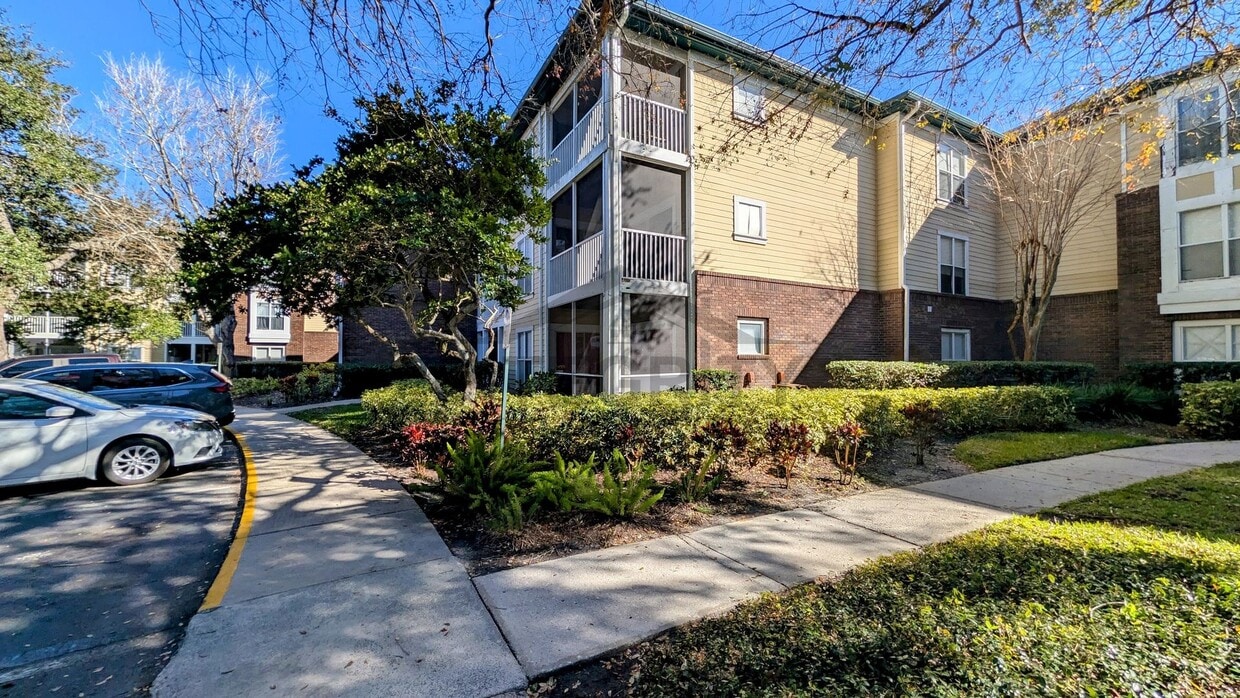 Photo - 1 Bed/1 Bath, 738 Sqft - 10024 Strafford Oak Ct #815 Tampa, FL 33624