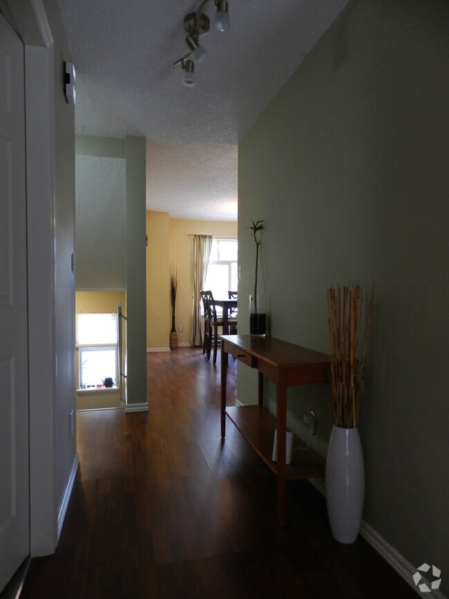 Building Photo - 710 Massie Dr