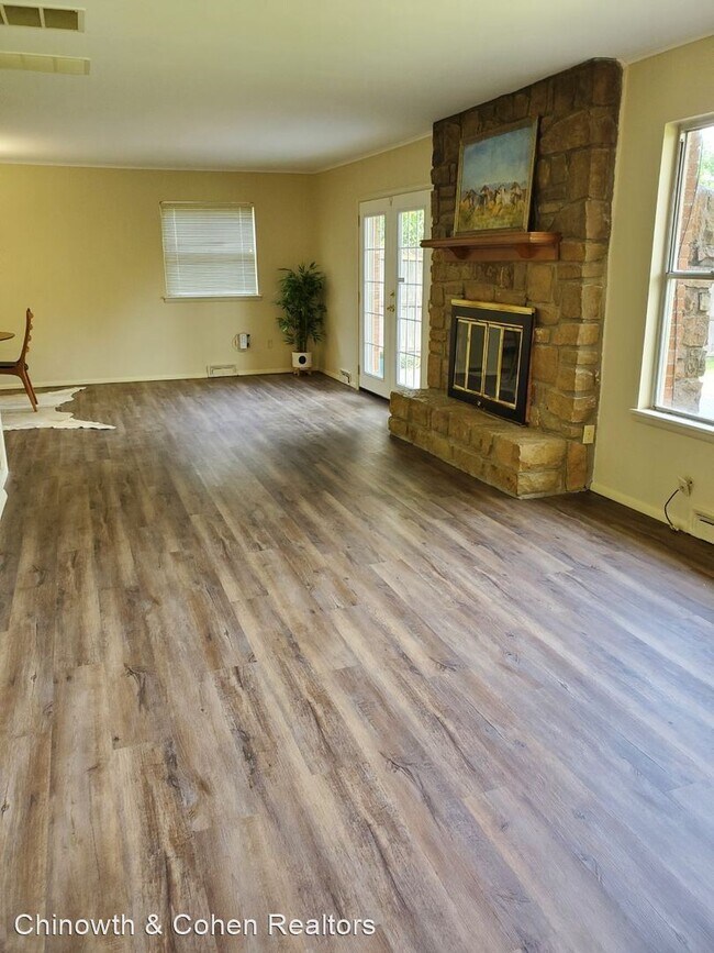 Foto del edificio - 3 br, 2 bath House - 5615 S Indianapolis Ave
