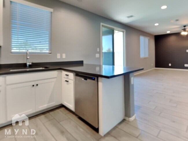 Foto del edificio - 511 N 108th Ave