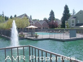 Building Photo - 115 Reflections Dr