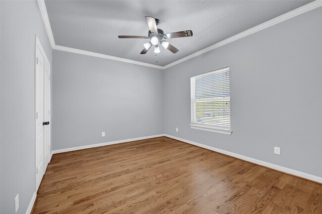 Building Photo - 5738 Ariel St