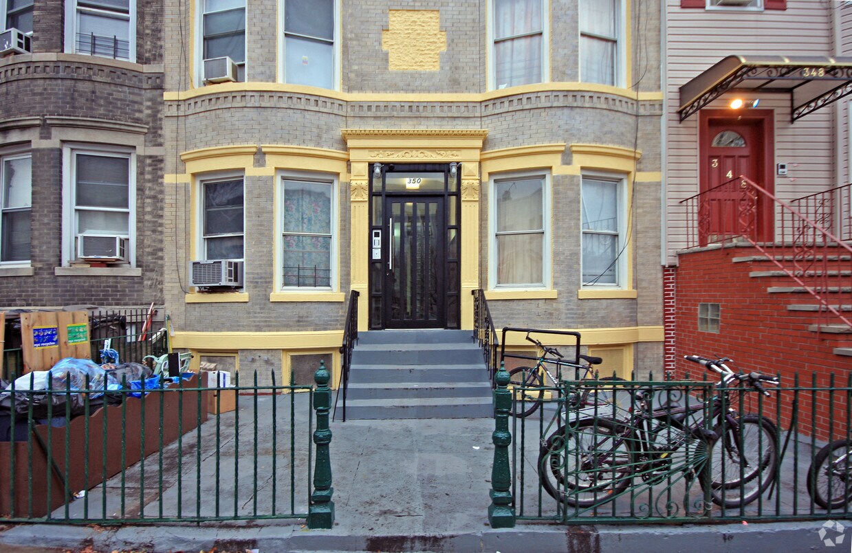 Building Photo - 350 45th St