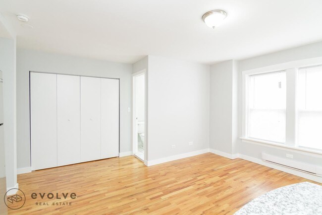 Foto del edificio - 7450 N Greenview Ave