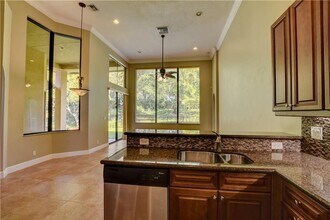 Building Photo - 10295 Trianon Pl