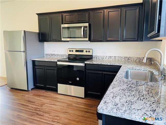 Foto del edificio - 532 Peony Ct