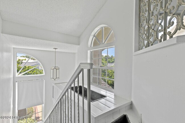 Building Photo - 596 N Nova Rd