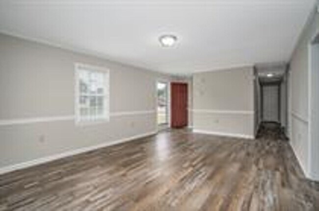 Foto del edificio - Brick 3 Bedroom 2 Bathroom Ranch