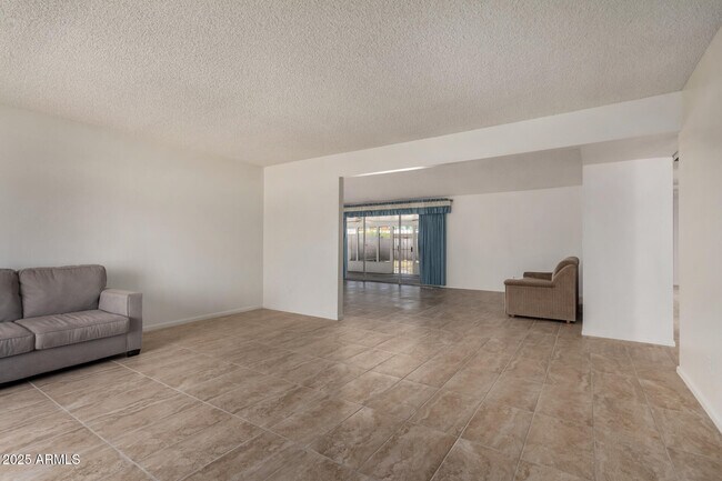Foto del edificio - 5809 W Yucca St