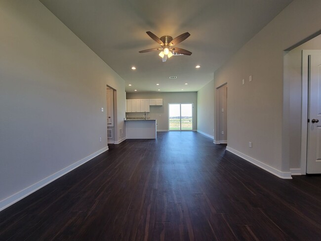 Foto del edificio - Brand New 3 BR / 2 BA Home in Corsicana!