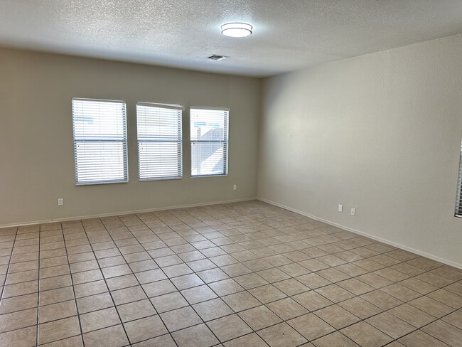 Building Photo - 9452 W Jamestown Rd