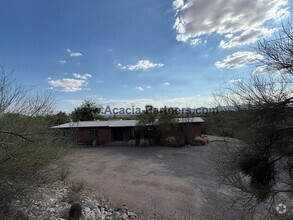 Building Photo - 4030 E La Cadena