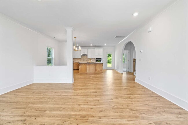 Building Photo - Experience Modern Comfort: Spacious 4-Bedr...