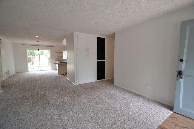 Building Photo - 3106 Gomer Ave