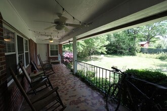 Building Photo - 412 Brookside Dr