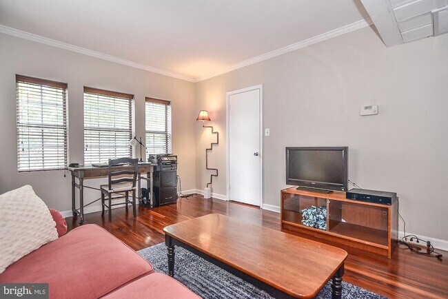 Foto del edificio - 1709 N Troy St