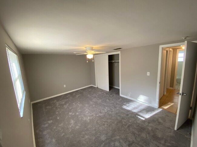 Building Photo - 5839 Dailey Ln