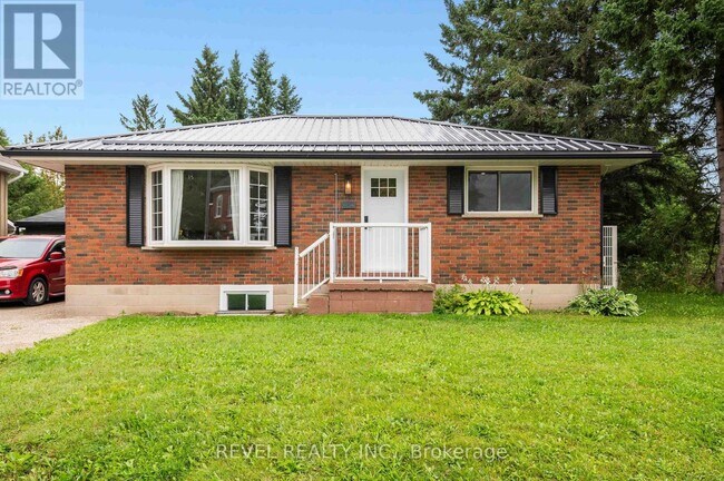 Photo du bâtiment - 215 Main St W