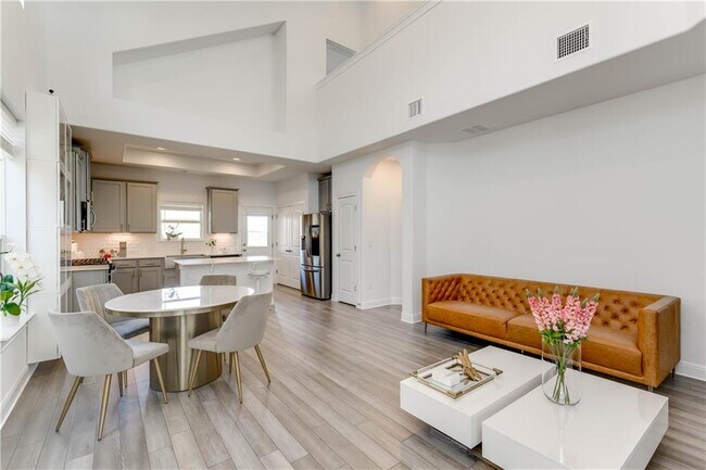 Foto del edificio - 6412 Owl Creek Ln