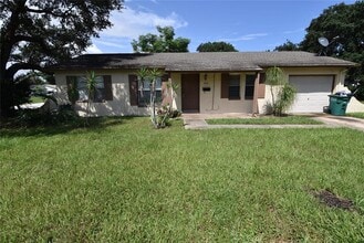 Building Photo - 423 Longwood Cir