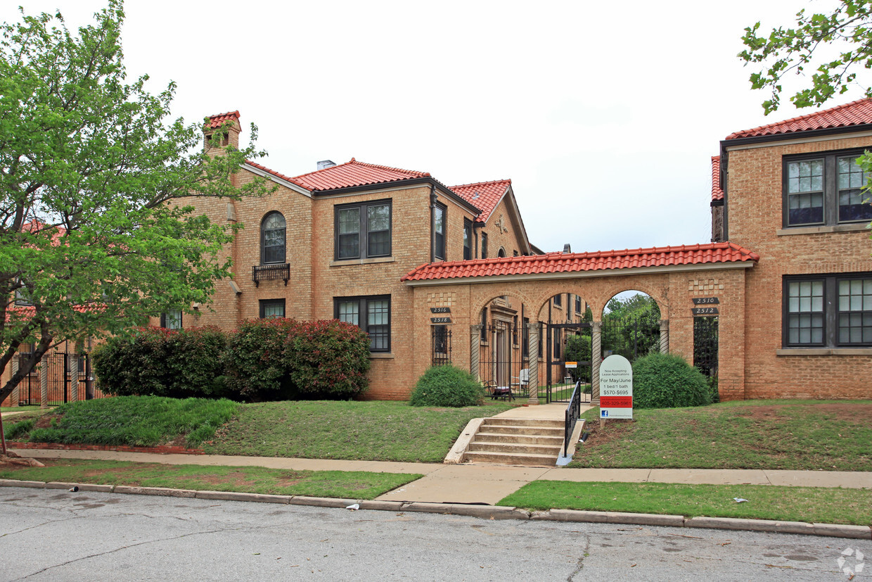 Building Photo - Brentwood Terrace Apartments