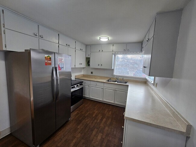 Foto del edificio - Four Bedroom House Across from Rose Park