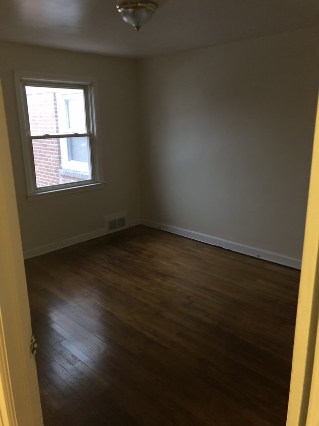 Master bedroom - 5 Sherman Ct