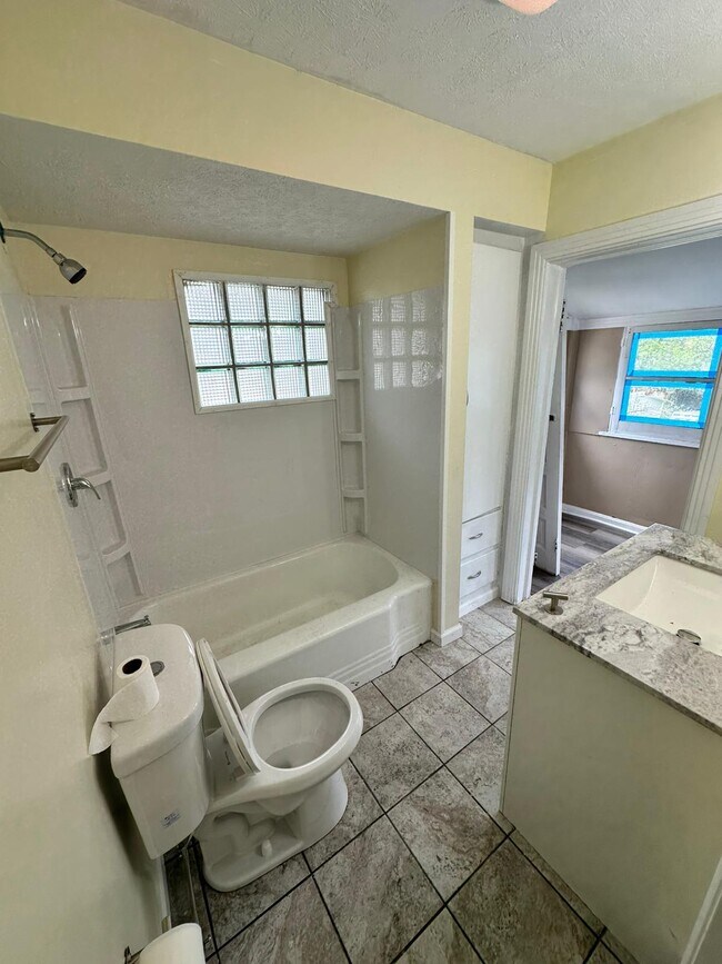 Foto del edificio - 11724 Jesse Ave