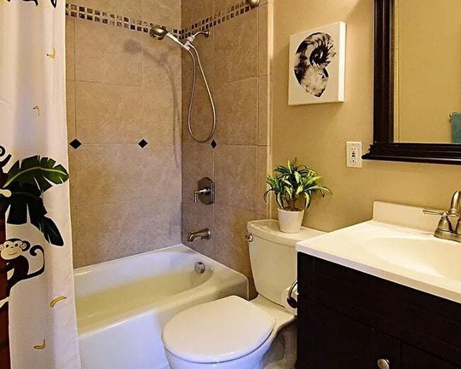 Foto del edificio - 3 Bedrooms | 2 Bathrooms | Approx. 1,040 sq. ft.