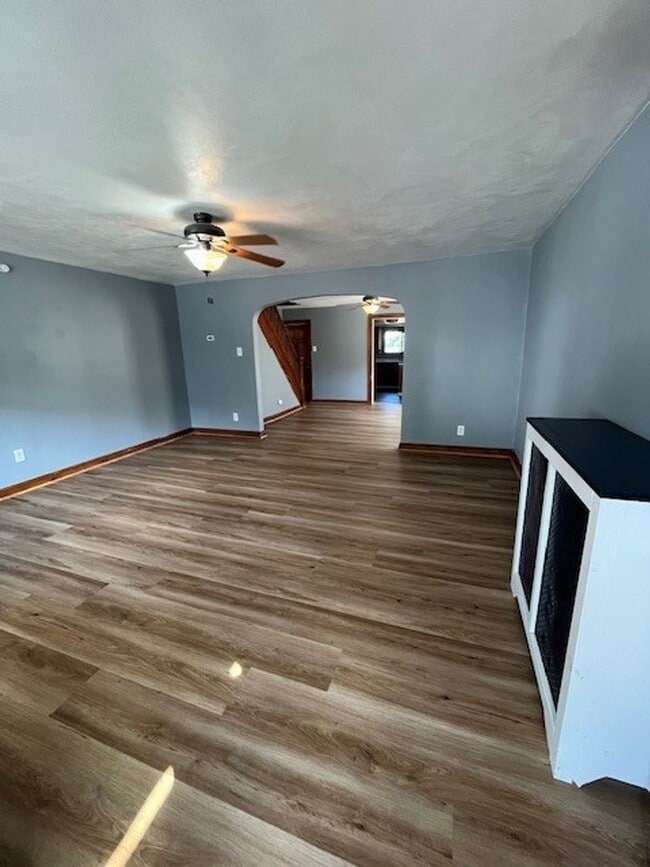 Building Photo - 3 bedroom 1 bathroom