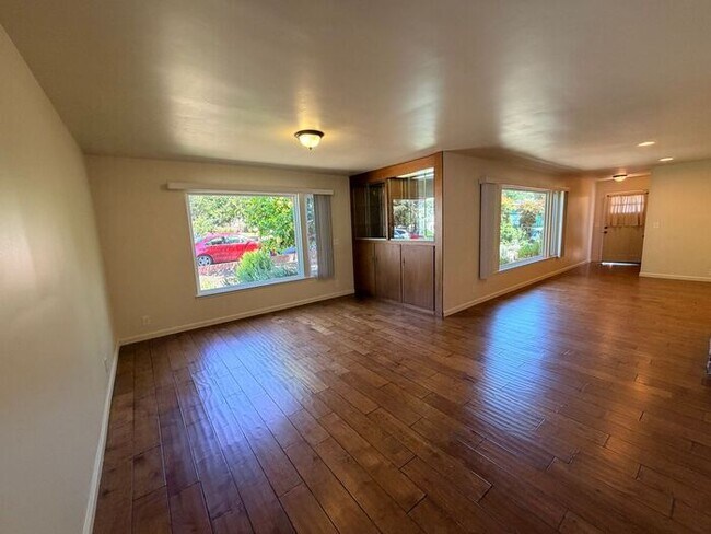 Foto del edificio - 3 Bed and 3 Bath Home Located Off of Forest Ave