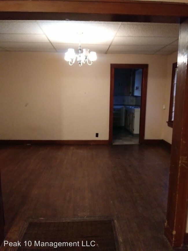 Building Photo - 2 br, 1 bath House - 218 E Funston