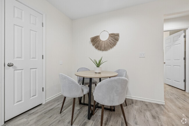 2BR, 1BA - 988SF - Dining Area - Chance's Court Apartments