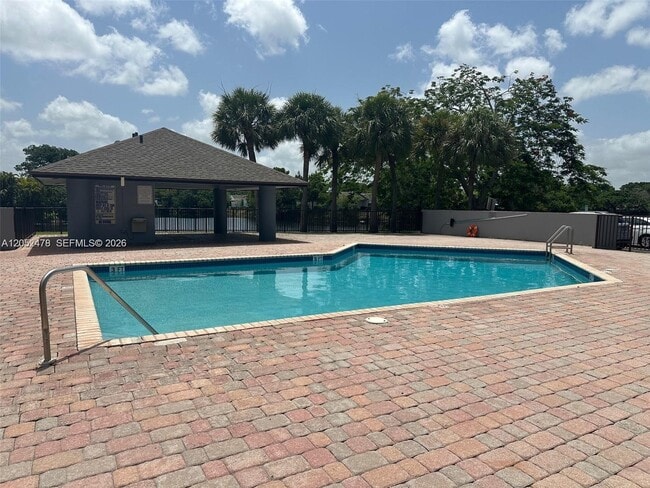 Foto del edificio - 7429 SW 152nd Ave