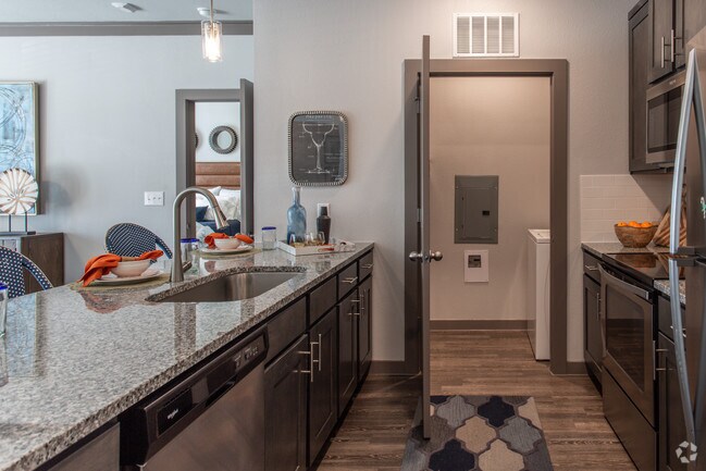 2 Br, Kitchen - Willowbend