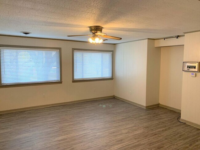 Building Photo - Come take a look at this home on a convenient corner lot