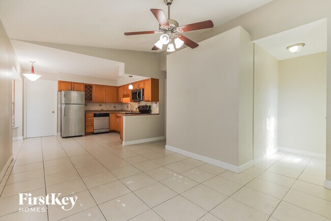 Foto del edificio - 8908 N Hamner Ave