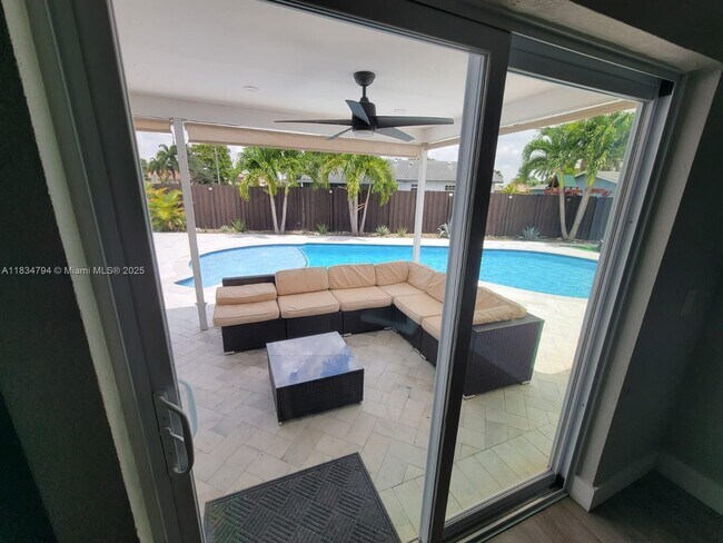 Foto del edificio - 12041 NW 34th Pl