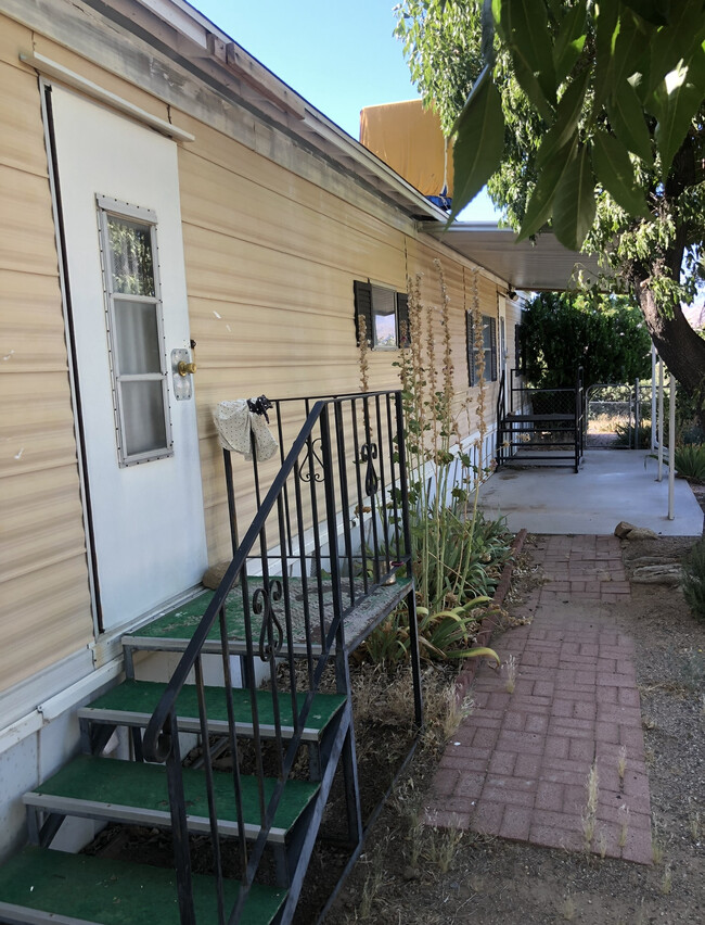 Foto del edificio - 6012 Cypress Ave