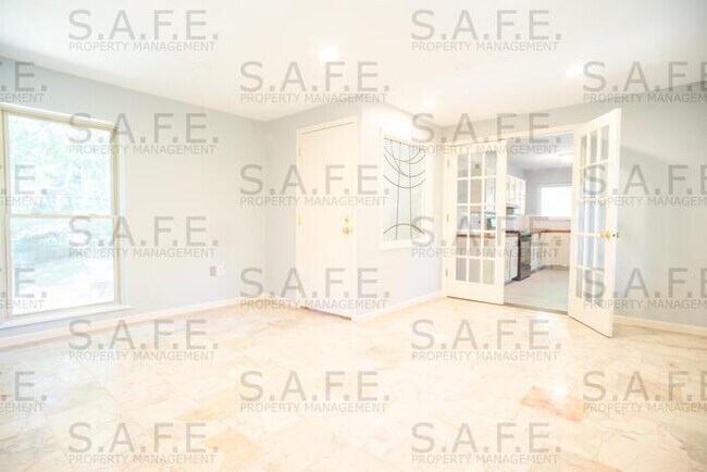 Building Photo - 405 S Mashburn Ave