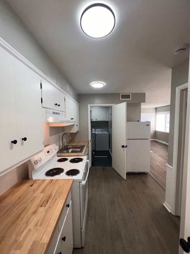 Building Photo - Cypress West Fairlawn Apartments