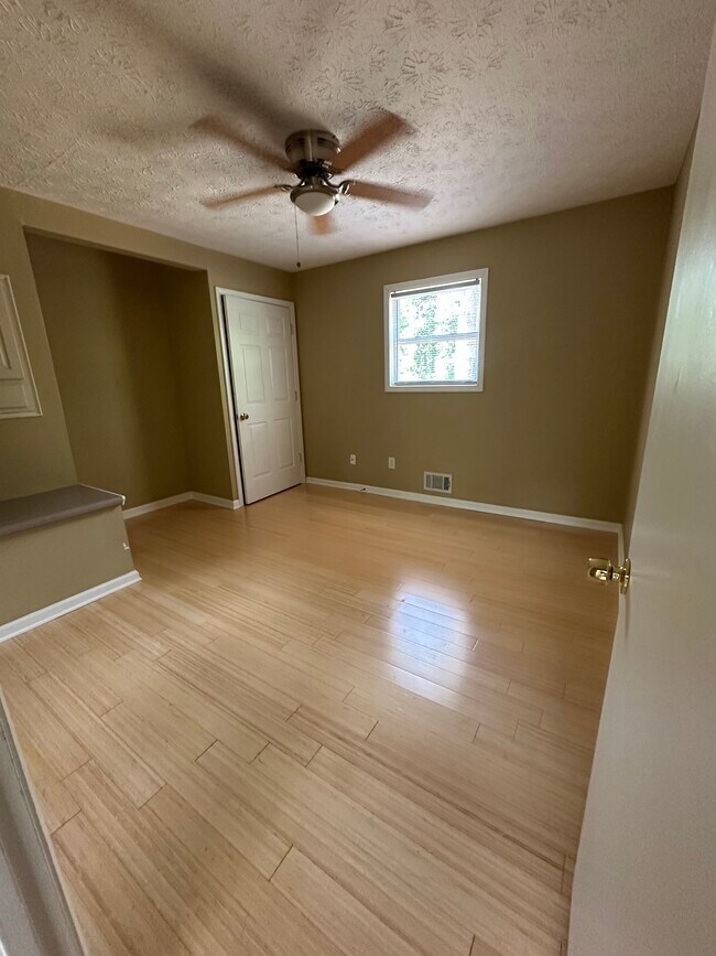 Foto del edificio - 1733 Christie Dr
