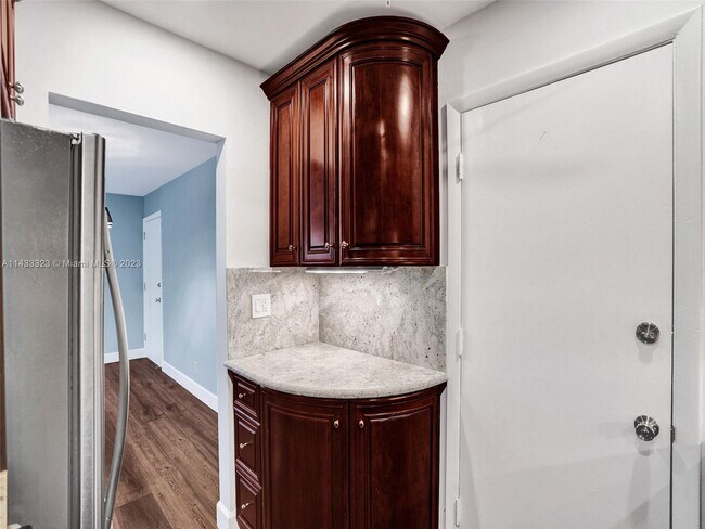 Foto del edificio - 3020 NE 16th Ave