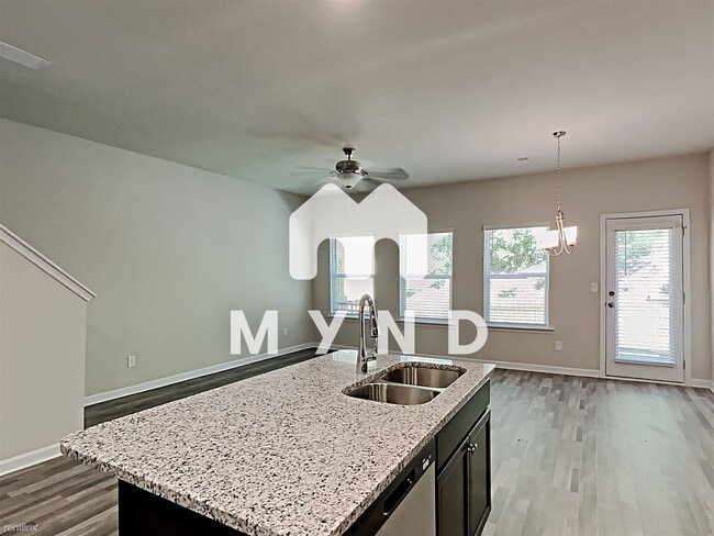 Building Photo - 3 br, 2.5 bath Townhome - 4940 Lower Elm S...