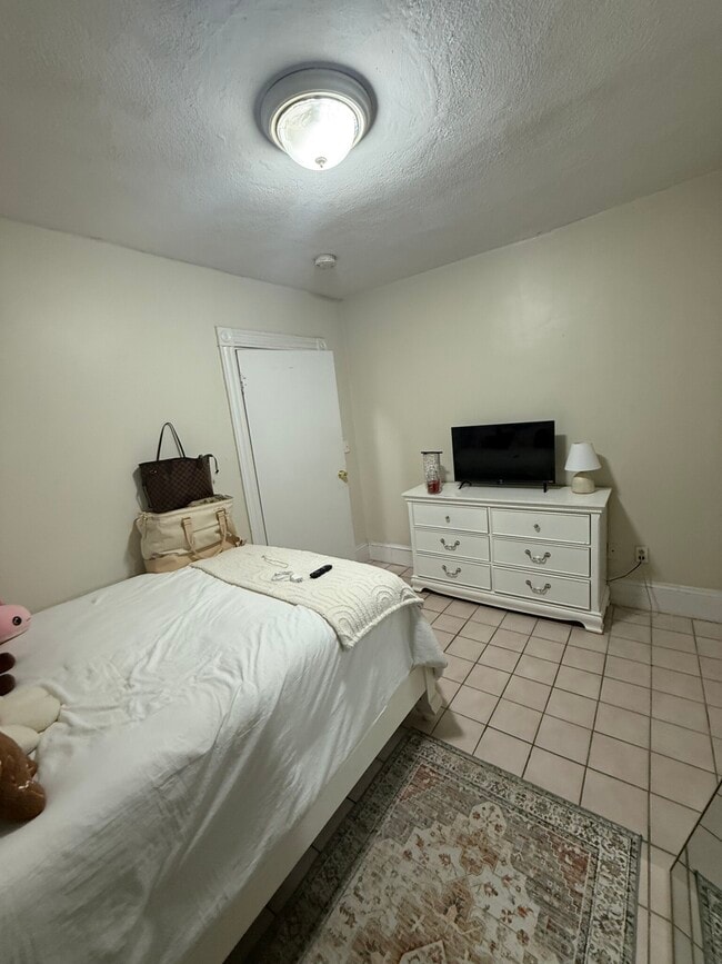 Building Photo - 190 L St