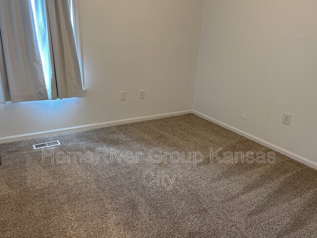 Foto del edificio - 3721 Woodland Ave